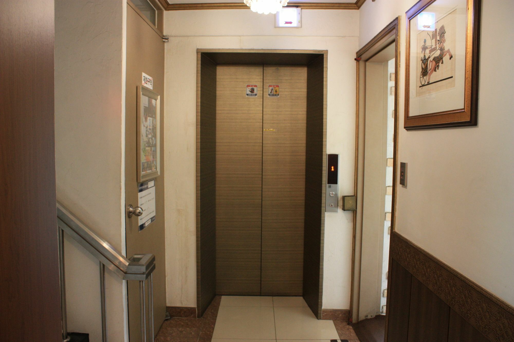 Coups Hotel Сеул Екстериор снимка